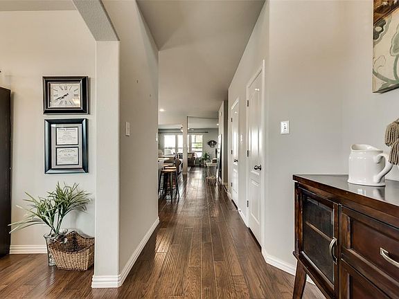 5th image of 1412 Freesia Dr