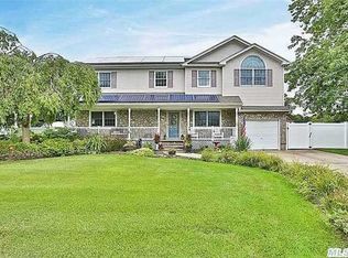 23 Bataan Dr, Holbrook, NY 11741