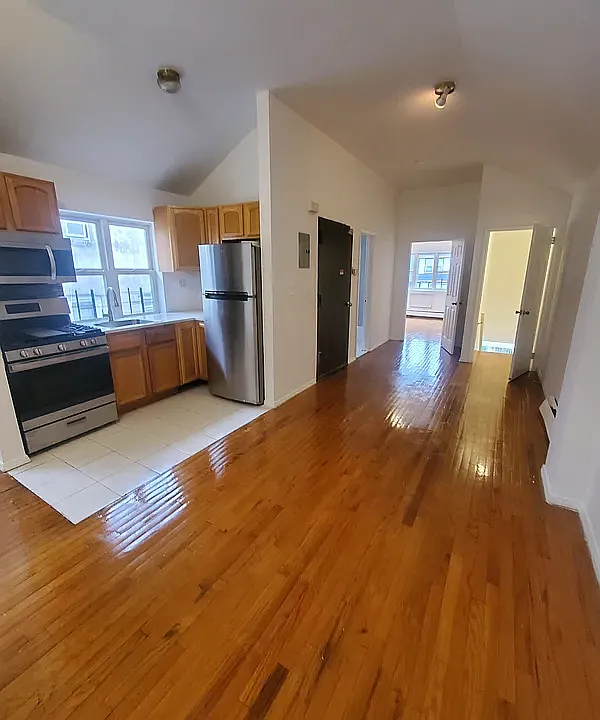 453 E 45th St #2