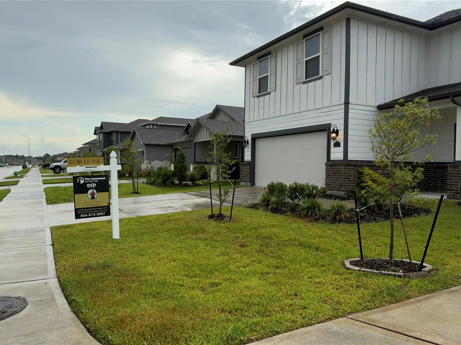3 bed, 2.5 bath, 1639 sqft, $2,200 — Photo 3
