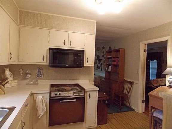 4th image of 604 Cambridge Dr