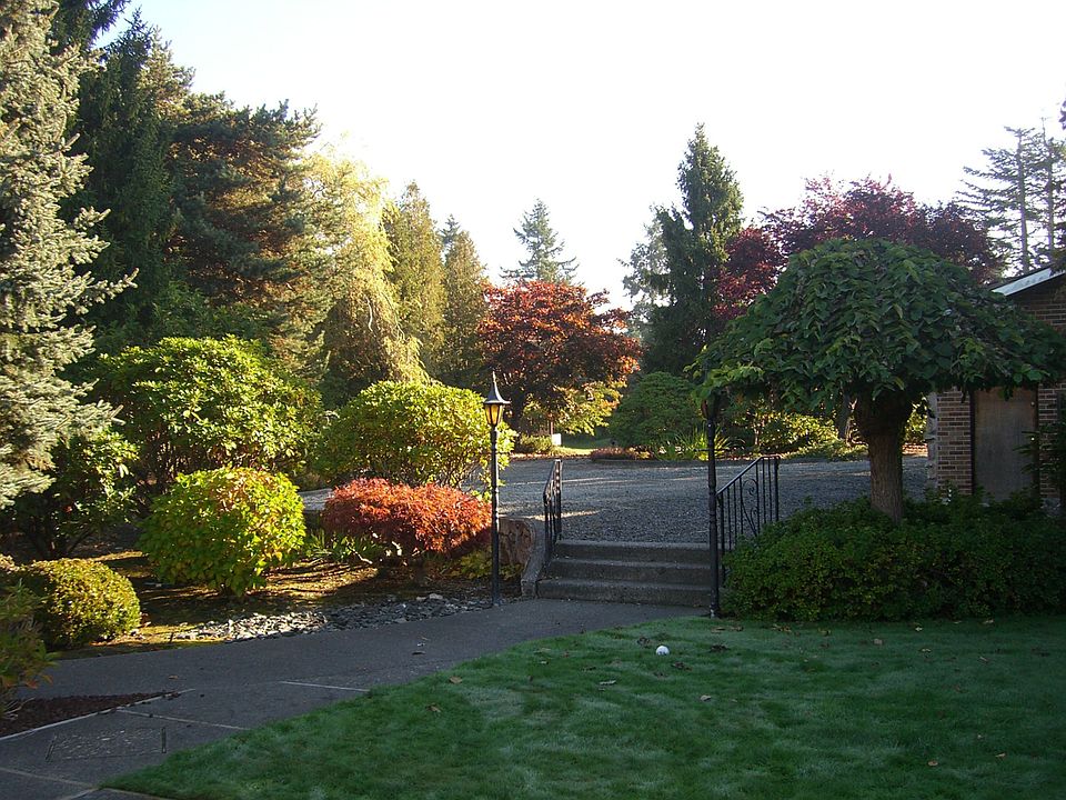 2nd image of 5114 Harbor View Dr NE