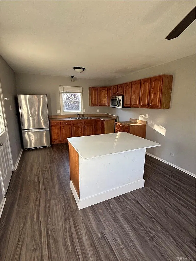 3 bed, 1.0 bath, 1092 sqft, $1,200 — Photo 3
