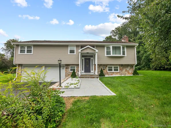 9 North Meadowridge Drive, Shelton, CT 06484