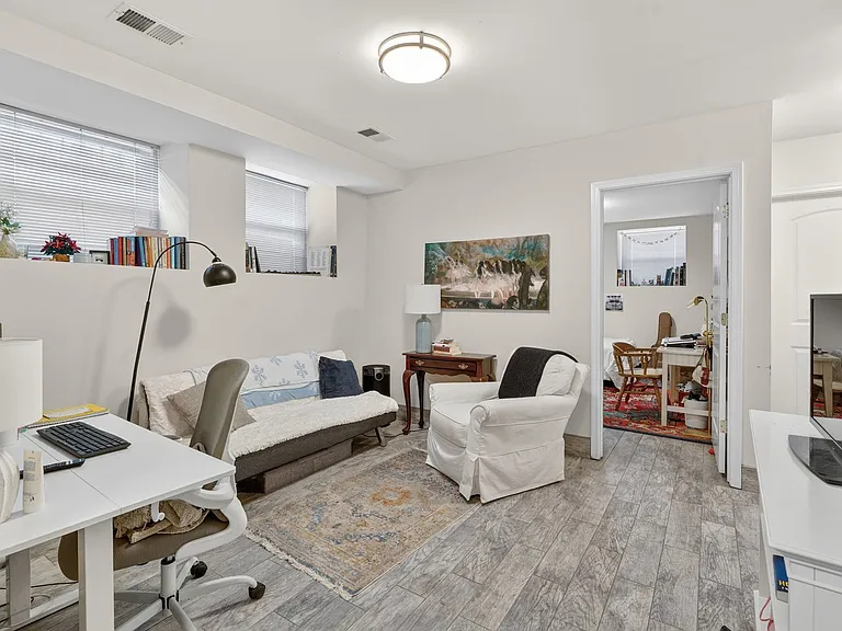 961 W Fletcher St #1 — Photo 17