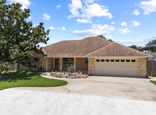 607 Sharondoah Dr, Highlands, TX 77562