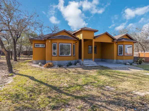 3938 New Mathis, Elmendorf, TX 78112