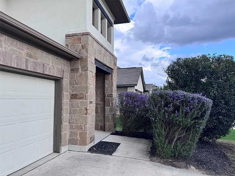 321 Callahan Ln — Photo 4