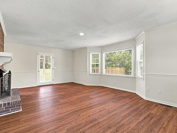 4th image of 101 Hunters Woods Dr
