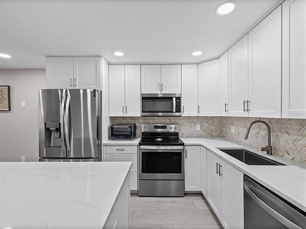 1 bed, 1.0 bath, 760 sqft, $1,800 — Photo 3