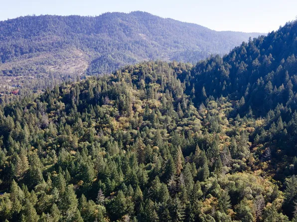 460 Surrey Dr, Grants Pass, OR 97526