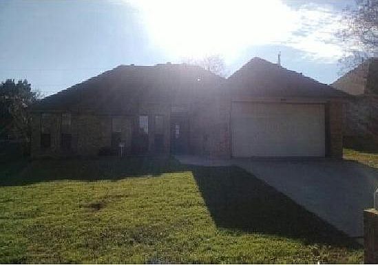 2nd image of 1804 Diana Ln
