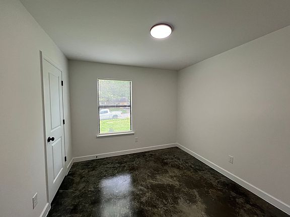 4th image of 573 Jenson Rd