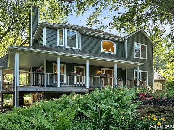 2nd image of 3315 Thorncrest Dr SE