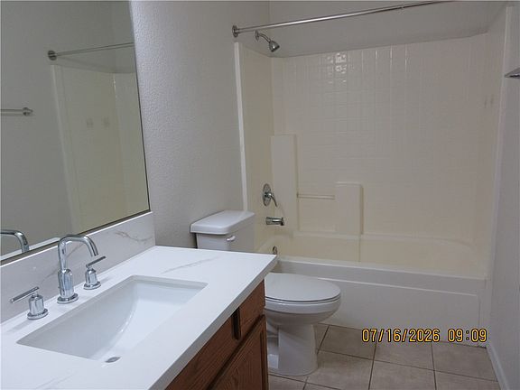 5th image of 969 E Beverly Ave APT A