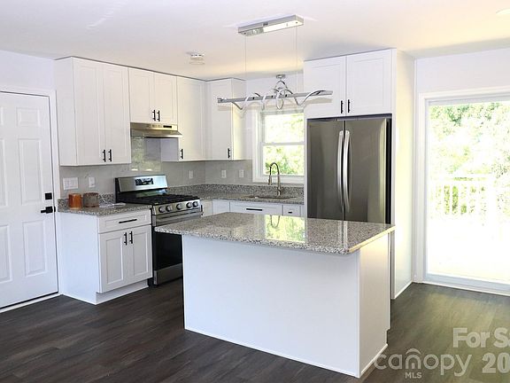 2nd image of 793 Vancouver Ln