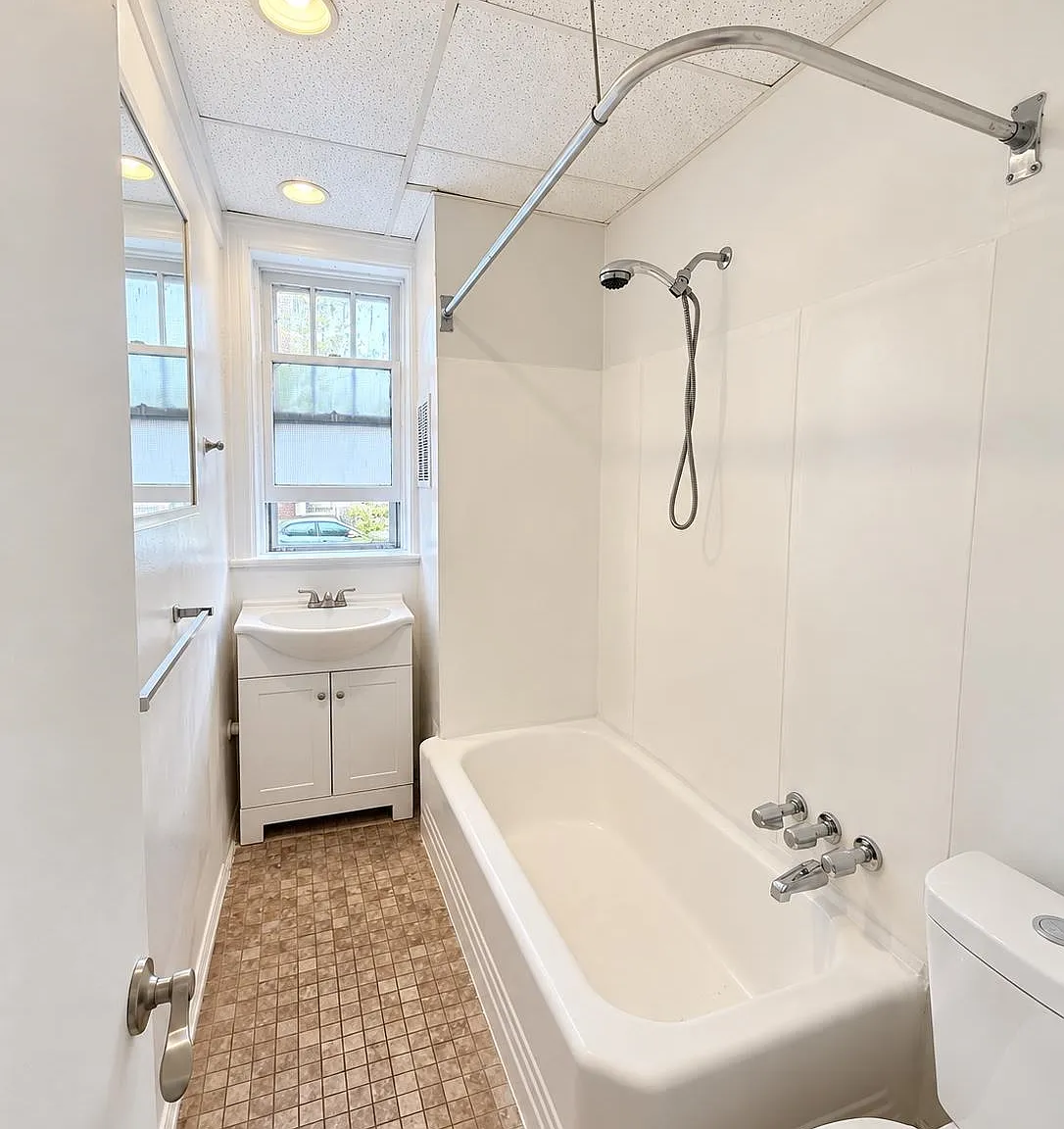 2 bed, 1.0 bath, $2,200 — Photo 4