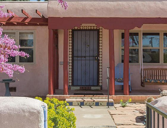 2nd image of 1112 Calle Del Sol NE