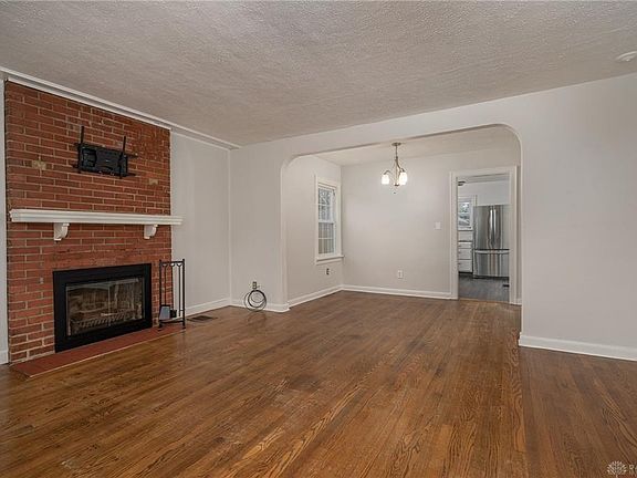 5th image of 405 Cushing Ave