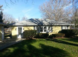 100 W 1st St, Milledgeville, IL 61051