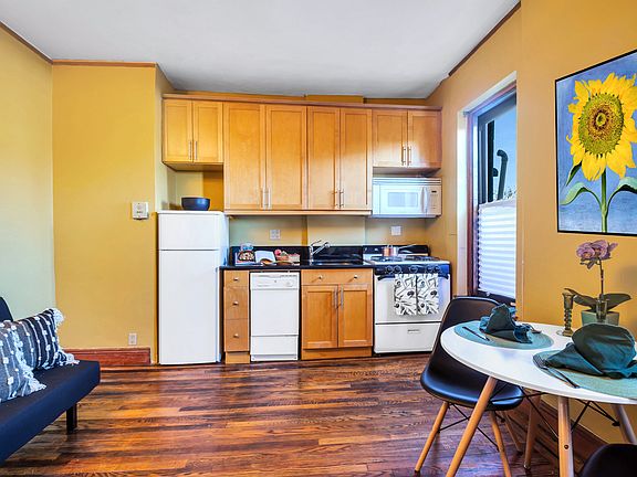 2nd image of 90 Hamilton Pl #5E