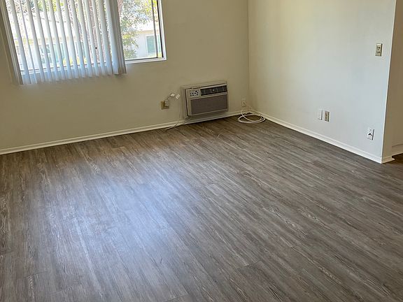 3rd image of 1615 W Alameda Ave #210