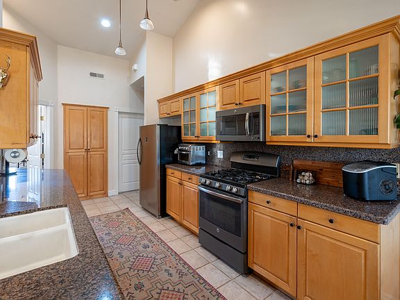 5th image of 2887 S Palm Cir