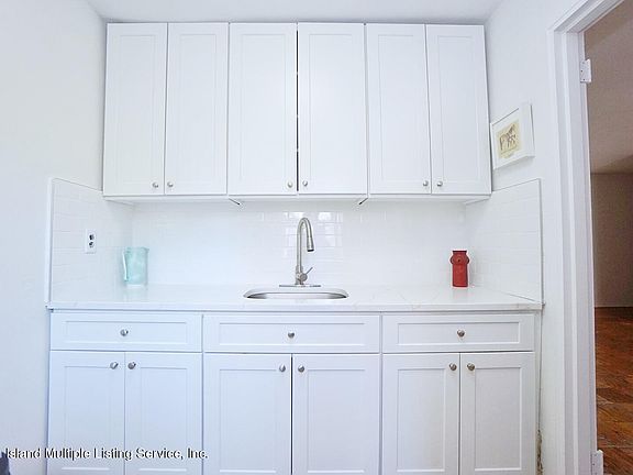 5th image of 36 Hamilton Ave APT 1T