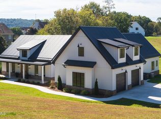 3832 Lake Valley Dr, Kingsport, TN 37664