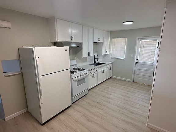 4th image of 3396 E Clinton Ave