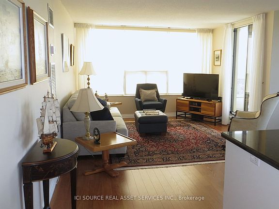 4th image of 50 Quebec Ave #1702
