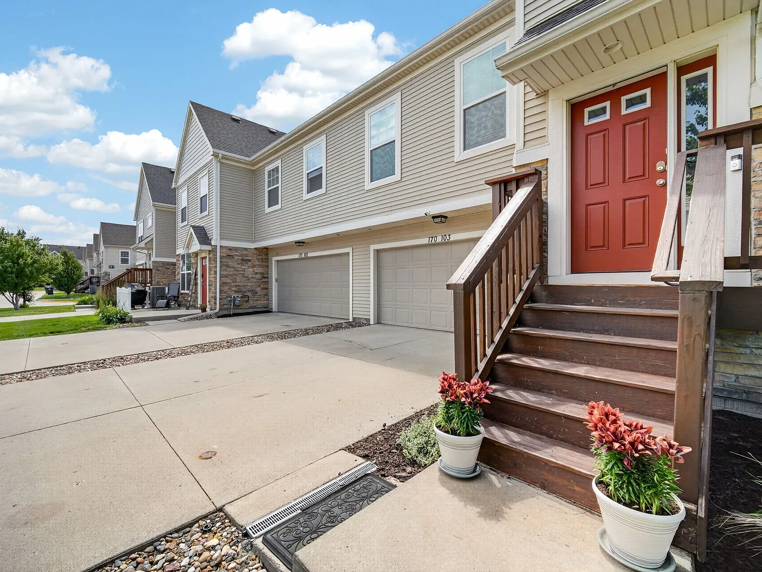 2 bed, 2.5 bath, 1762 sqft, $1,950 — Photo 4