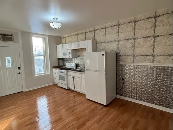 2231 W Taylor St APT 1R, Chicago, IL 60612