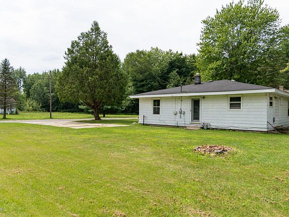 2nd image of 7241 Lake Dr