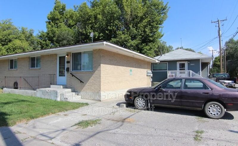 1st image of 1090 Canal Ave