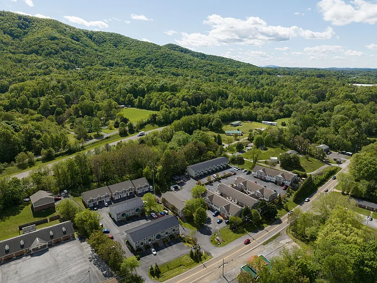 Axis on Roan Apartments — Photo 15