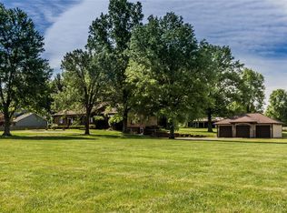 3202 Old Creal Springs Rd, Marion, IL 62959