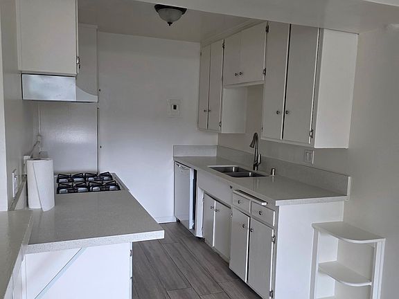 4th image of 5959 South St #6