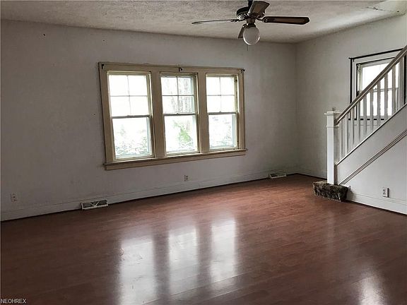 3rd image of 304 N Firestone Blvd
