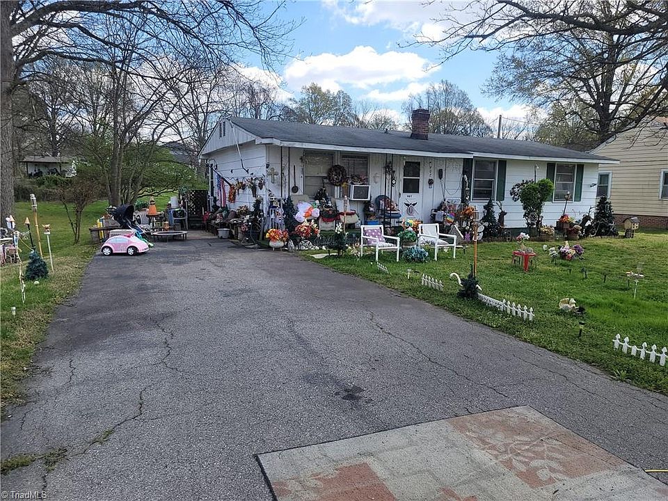 1st image of 907 Montgomery St
