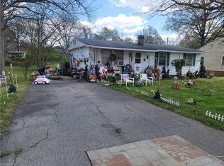 907 Montgomery St, Reidsville, NC 27320