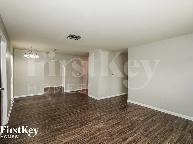 6807 S Cortez Ave — Photo 3