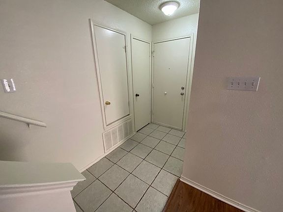 2nd image of 4633 Bracken Dr