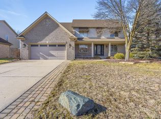 33162 Mallard Dr, Brownstown, MI 48173