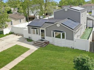 246 Deauville Blvd, Copiague, NY 11726