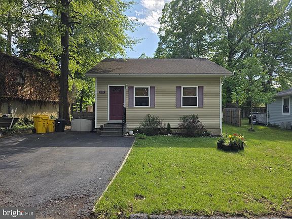 4th image of 1718 Ridgely Rd