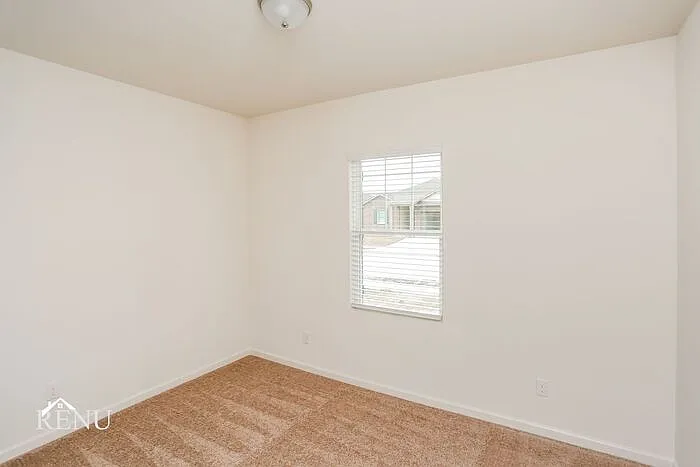 478 London Dr — Photo 8