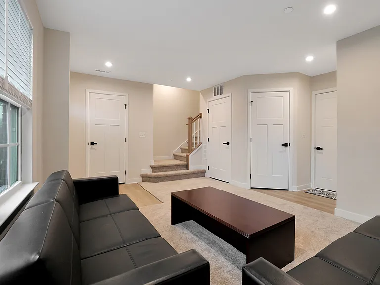 155 Canterbury Way — Photo 5