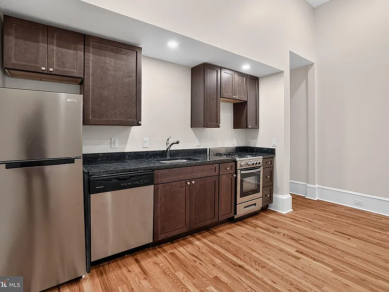 2008 Spruce St #1M — Photo 7