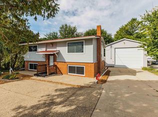 140 S Raymond Rd, Waterloo, IA 50703